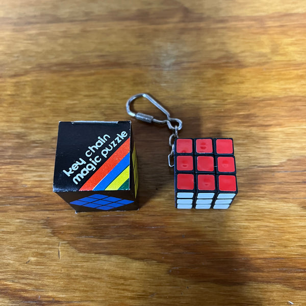 KEY CHAIN MAGIC PUZZLER RUBIX CUBE TOY VINTAGE NOS – Bicycle Heaven