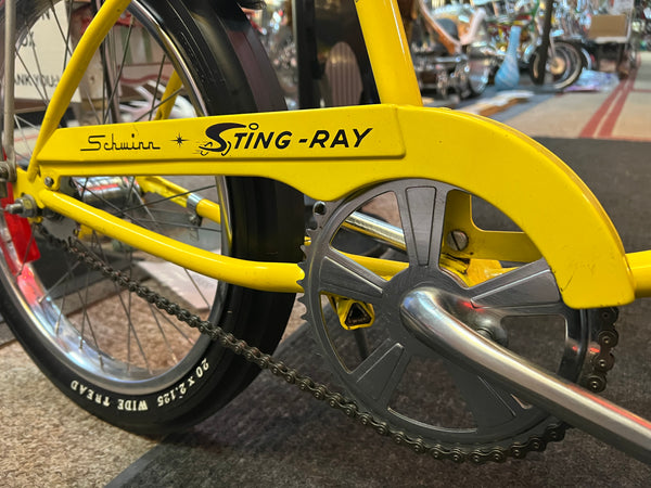 VINTAGE 1975 SCHWINN STING-RAY YELLOW BICYCLE IN FANTASTIC