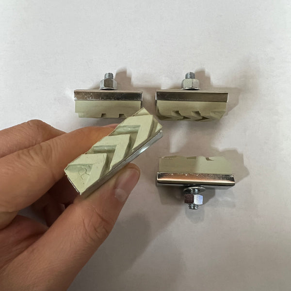 4 PATINS DE freins MARGIL Type à raclette vélo ancien randonneuse vintage bike EUR 11,90 - FR 4 PATINS DE freins MARGIL Type à raclette vélo ancien randonneuse vintage bike EUR 11,90 - FR