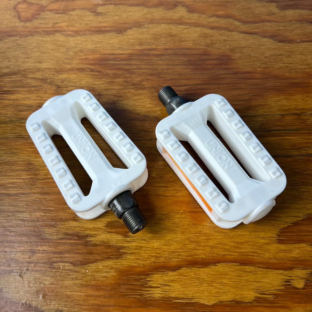 WHITE UNION JUNIOR BICYCLE PEDALS 9/16" FITS MURRAY RALEIGH HUFFY & OTHER NOS