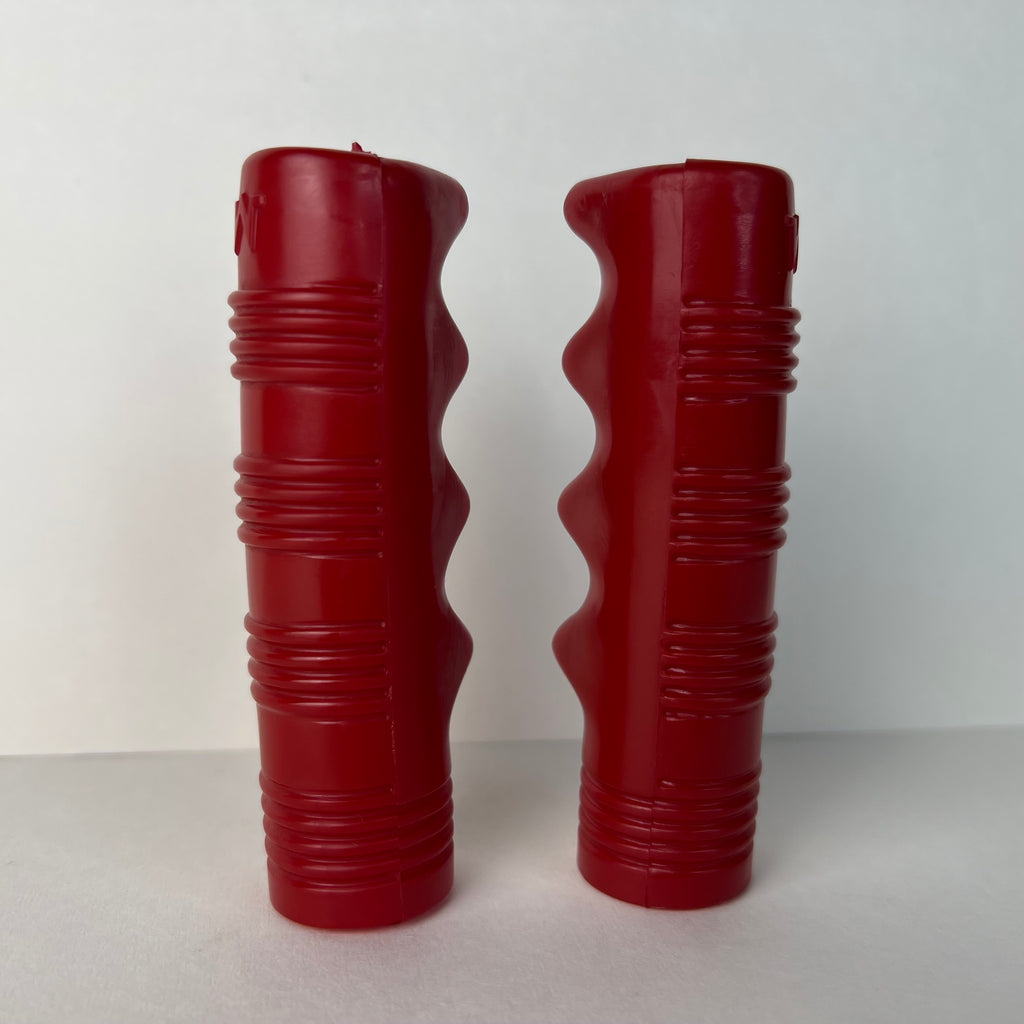 VINTAGE RED GRIPS 7/8" ID. 4" LONG FITS MURRAY SCHWINN HUFFY SEARS OTHERS NOS