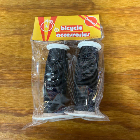 BMX BICYCLE GRIPS BLACK / WHITE FITS GT MONGOOSE HARO SCHWINN & OTHERS VINTAGE NOS