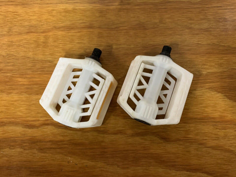 gt bicycle pedals BICYCLE PEDAL SET WHITE NEW FITS KIDS BMX FREESTYLE BIKE AND OTHERS NO – Bicycle Heaven