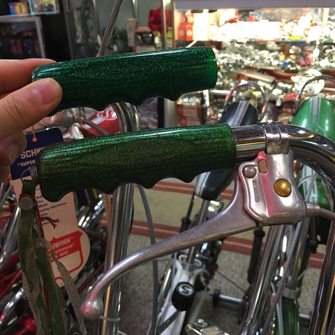 schwinn bicycle handlebar grips SCHWINN BICYCLE GRIPS PEA PICKER GENUINE STINGRAY OTHER – Bicycle Heaven