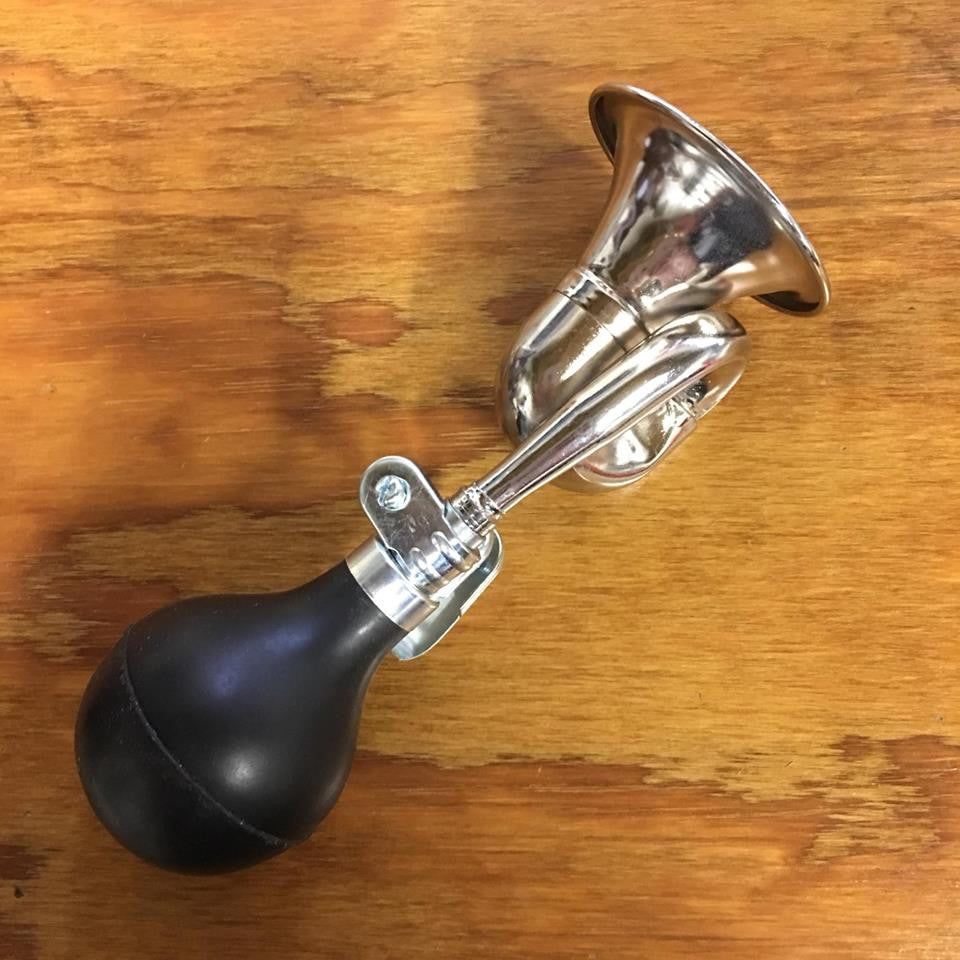 schwinn bicycle horn Classic Bike Horn, Chrome and Black, Vintage Style, Loud Sound, Easy Installation, Fits Most Handlebars, Weather Resistant Stainless Steel, Retro for Bike : Bike Horns : Sports & Outdoors It delivers a loud Schwinn Signature Kids' Bike Horn,