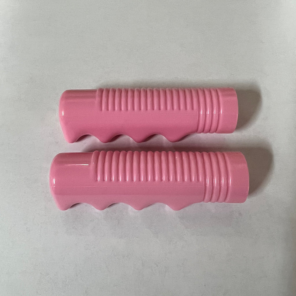 VINTAGE PINK TRICYCLE GRIPS 5 8