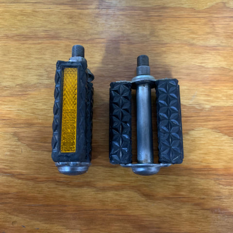 retro bike pedals SCHWINN BICYCLE PEDALS FITS JUNIOR STINGRAYS FAIR LADY & OTHERS VINTAG – Bicycle Heaven