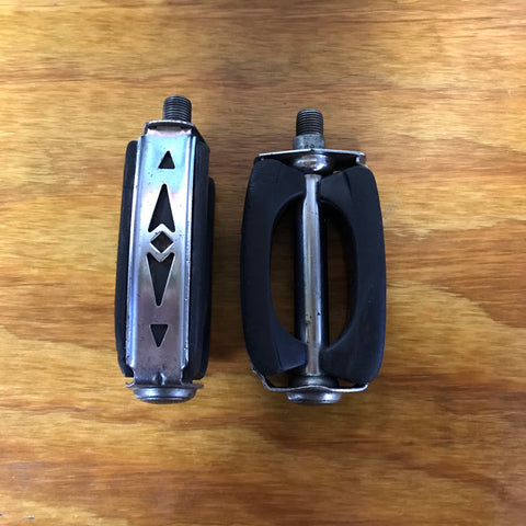 SCHWINN BOW PEDALS FITS SCHWINN STINGRAYS KRATE & OTHERS VINTAGE