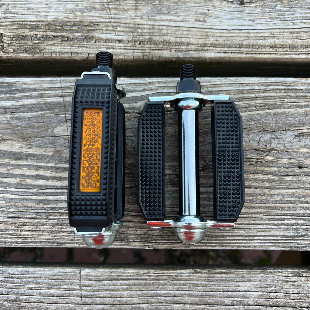 BICYCLE PEDALS FIT SCHWINN HUFFY SEARS AND ROADMASTER & OTHERS