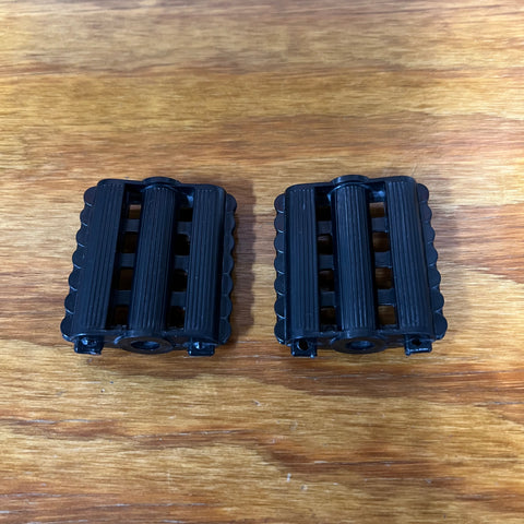 TRICYCLE PEDAL CAR PEDAL BLOCKS PLASTIC OLD SCHOOL 3/8 NOS