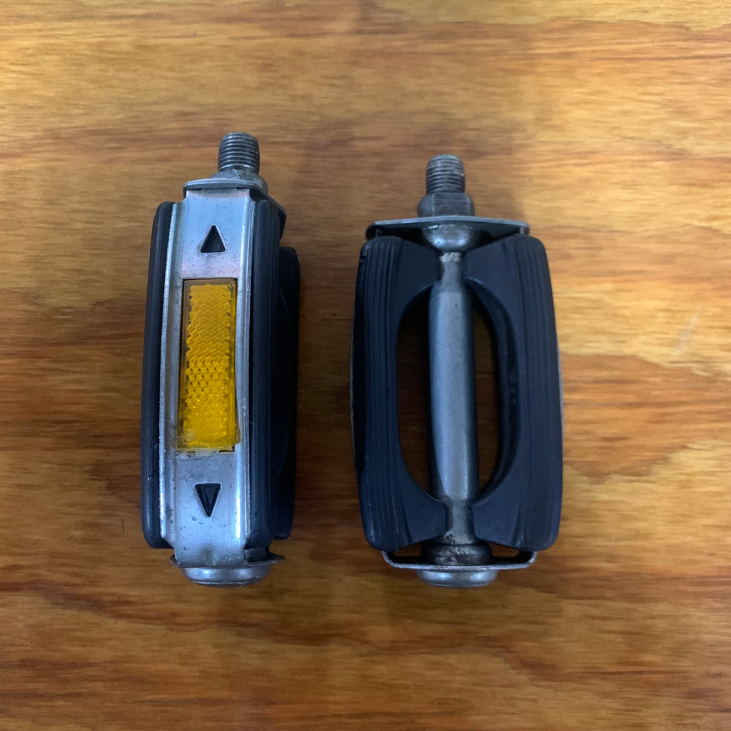 VINTAGE SCHWINN APPROVED BOW PEDALS FITS STINGRAYS SUBURBAN VARSITY OTHERS