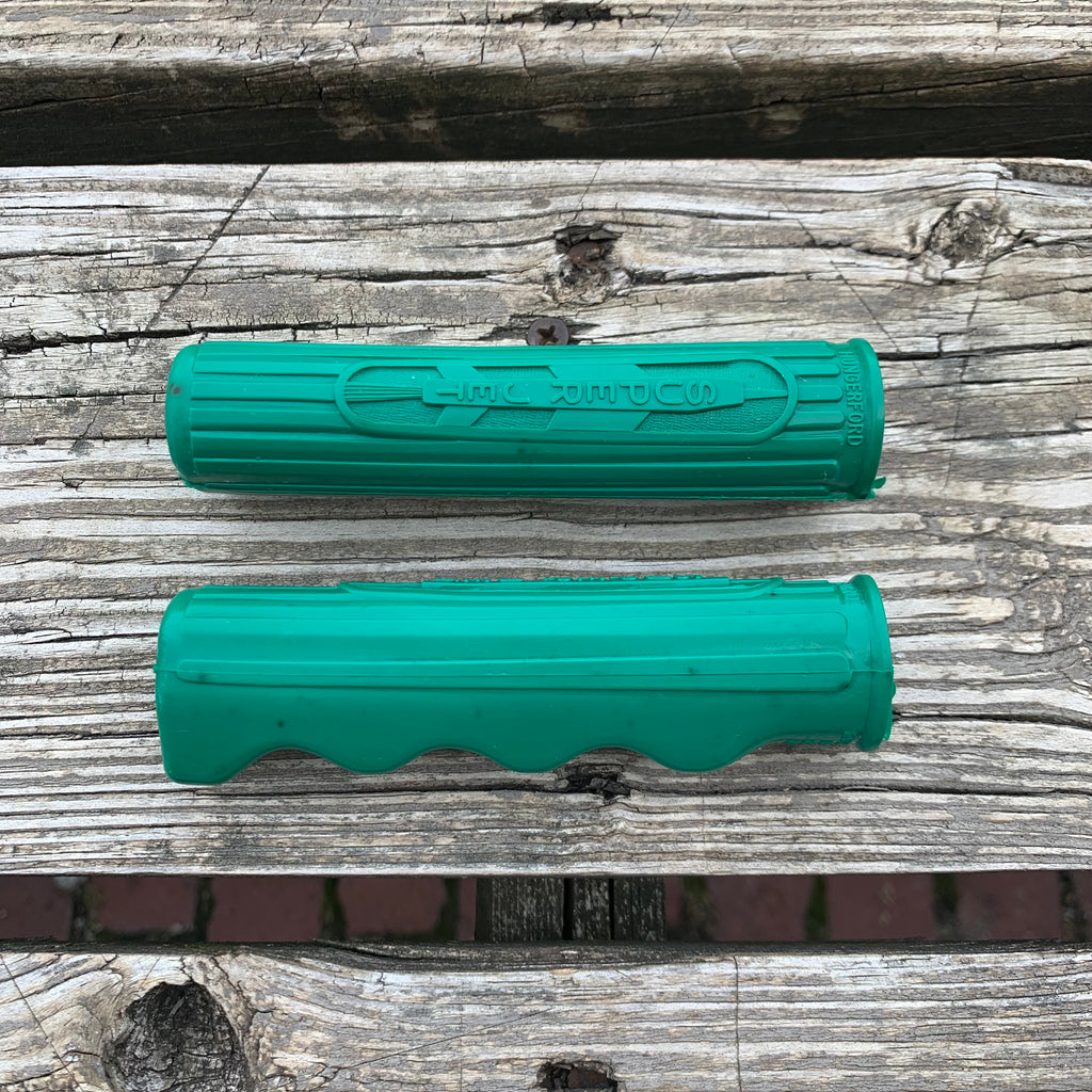 BICYCLE GRIPS WESTERN FLYER SUPER JET GREEN NOS