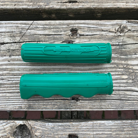 BICYCLE GRIPS WESTERN FLYER SUPER JET GREEN NOS