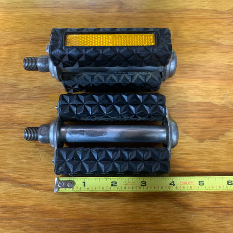 SCHWINN BICYCLE PEDALS FITS STINGRAY GREY GHOST & OTHERS VINTAGE – Bicycle Heaven