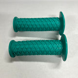 BICYCLE GREEN GRIPS FITS BMX SCHWINN HUFFY MURRAY GIRLS OTHERS NOS