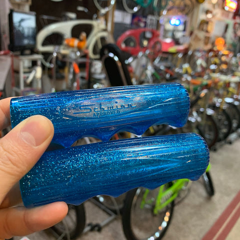 schwinn bicycle grips SCHWINN STING-RAY BICYCLE GRIPS BLUE PAIR FIT SPEEDSTER OTHERS AUTHENTIC